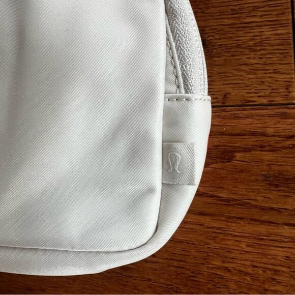 Lululemon NWT future legacy mini belt bag Olympic - Picture 4 of 12